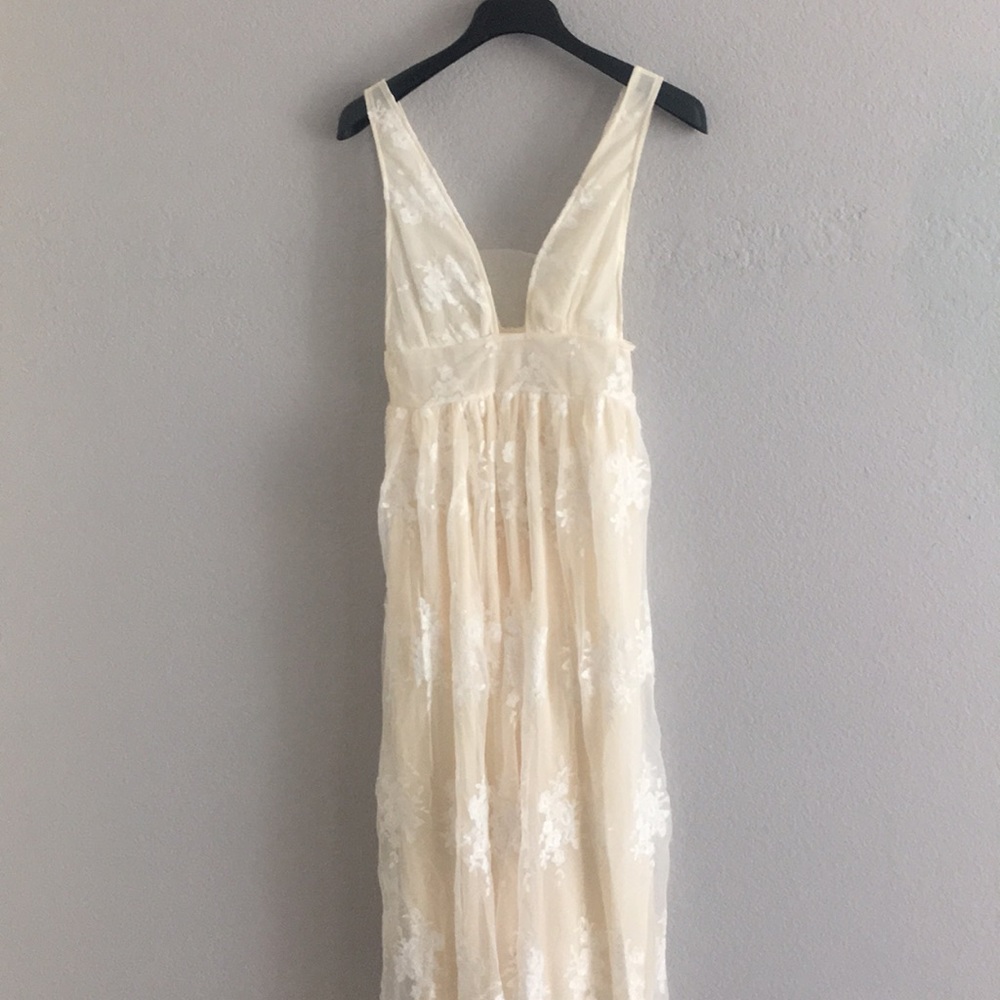 (Last 1 not restocking) Elegant floor length dress - Picture 4 of 10